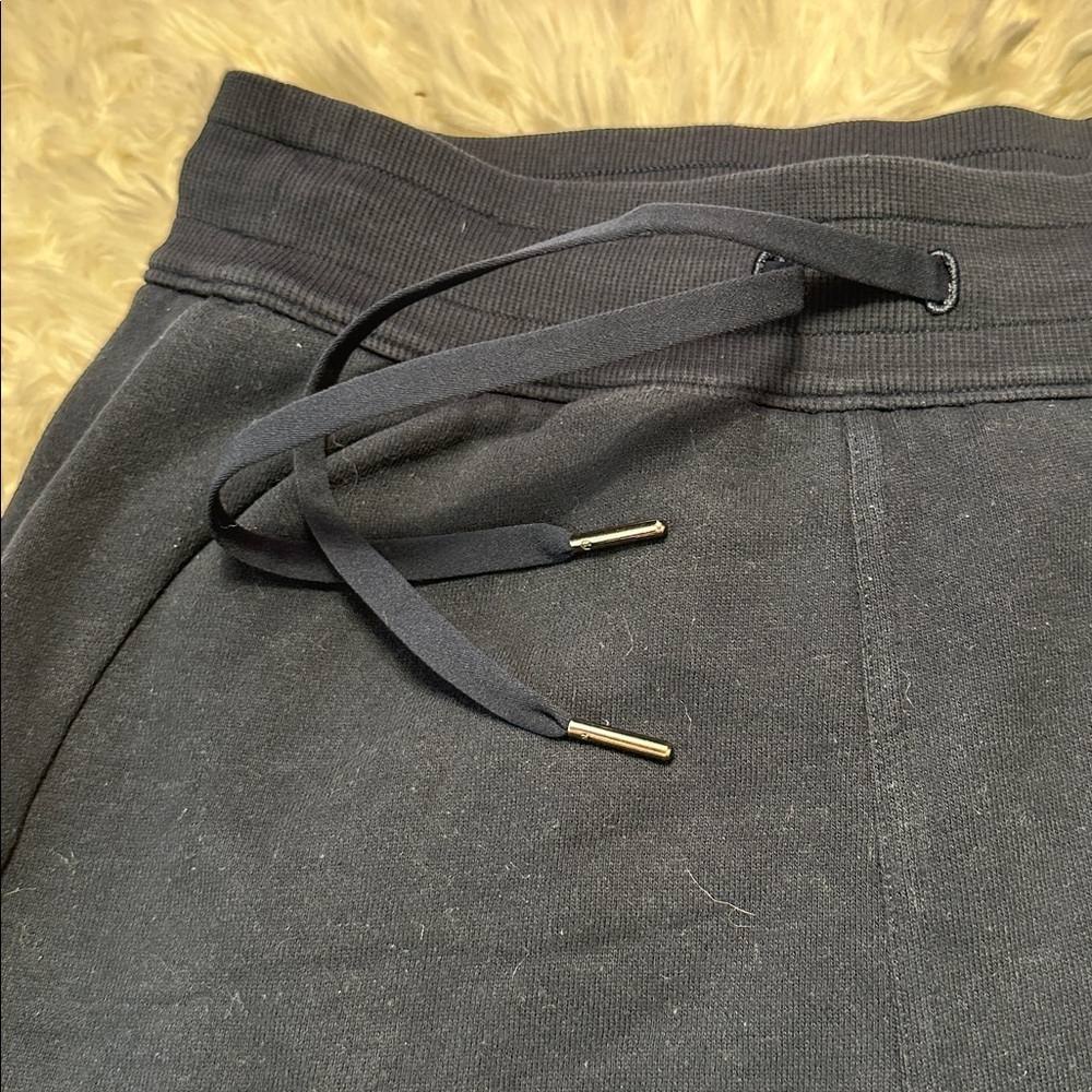 Lululemon Scuba High-Rise Short 5" True Navy - Picture 2 of 7